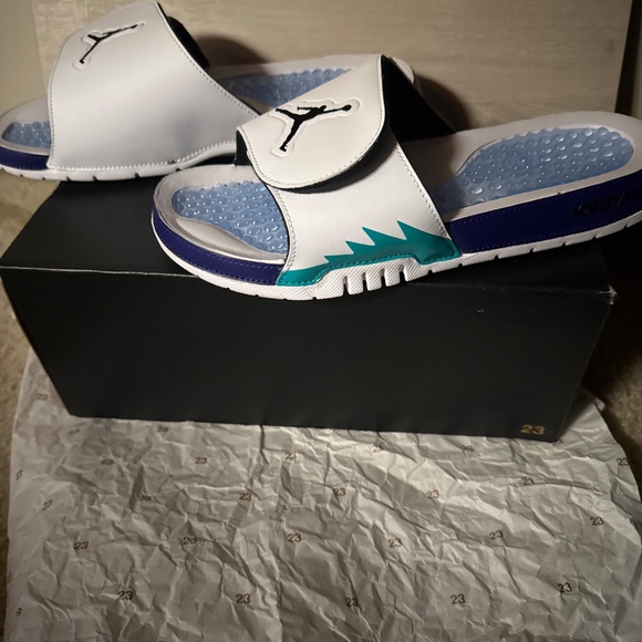 Jordan Hydro 5 Retro - Picture 3 of 8